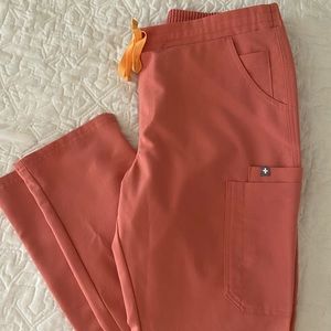 Figs Yola - Medium Tall Coral